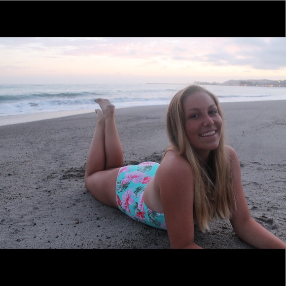 Meet your Posher, Claire - Picture 1 of 1